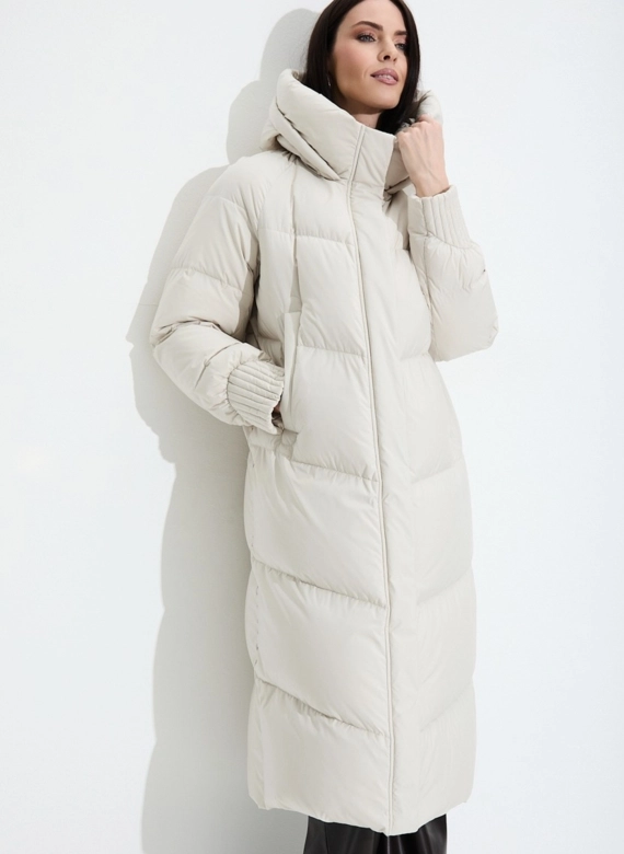 Женский пуховик с капюшоном фото