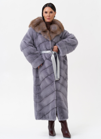 Норковая шуба с капюшоном из меха куницы