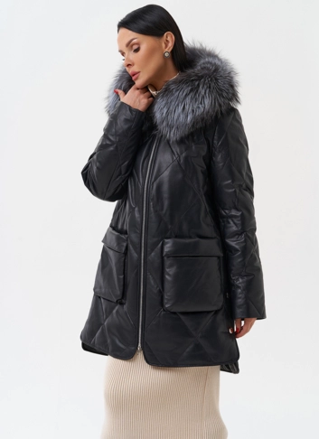 Женский кожаный пуховик с капюшоном фото
