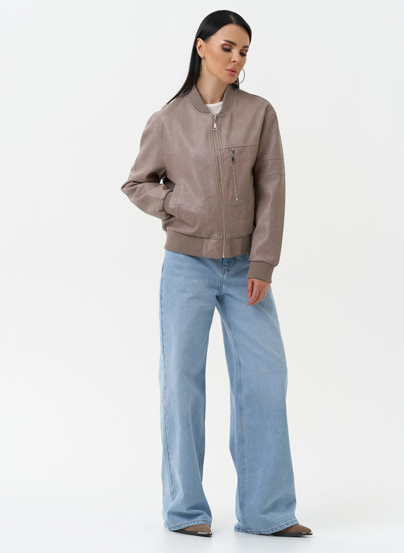 Куртка бомбер из эко кожи бежевого цвета