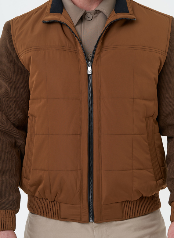 Мужская куртка бомбер коричневого цвета