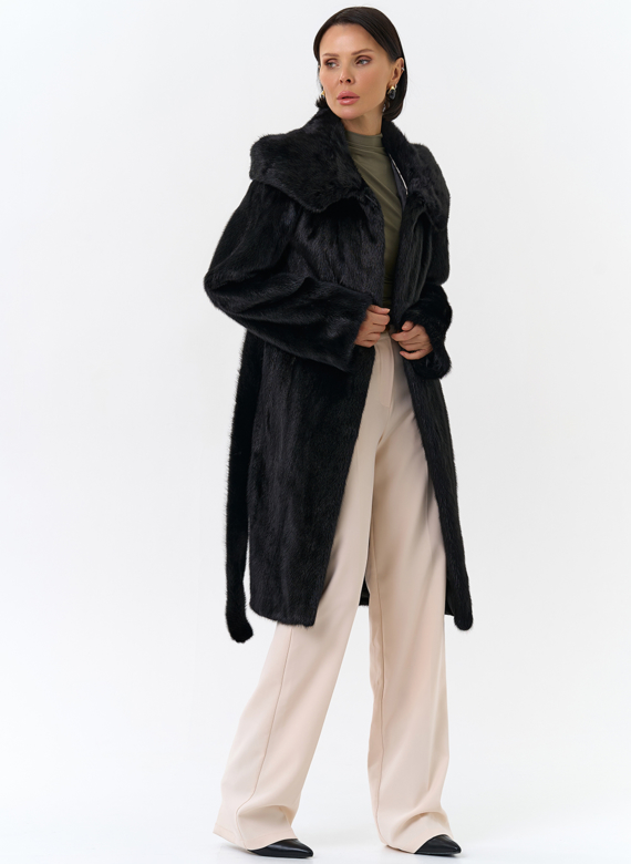 Шуба из норки черного цвета с капюшоном 