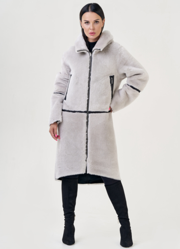 Двухсторонняя женская дубленка с капюшоном