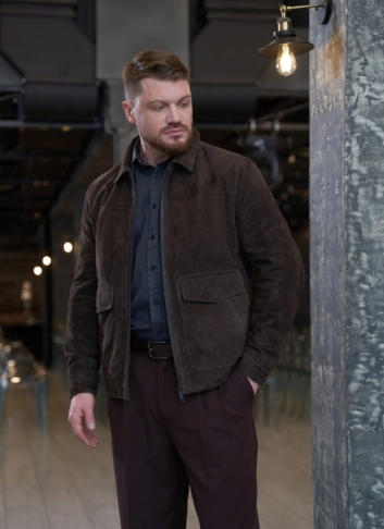 Мужская куртка из натуральной замши коричневого цвета