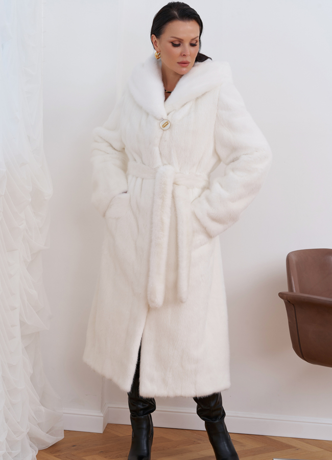 Норковая шуба белого цвета с капюшоном модель № 28025 меха малина