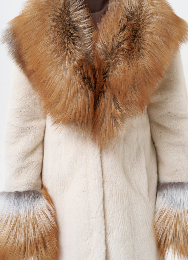 Норковая шуба с отделкой из меха лисы модель № 29542 универмаг малина