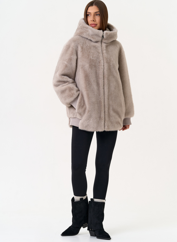 Женская куртка из эко меха с капюшоном