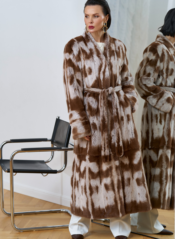 Шуба из норки с анималистичным принтом