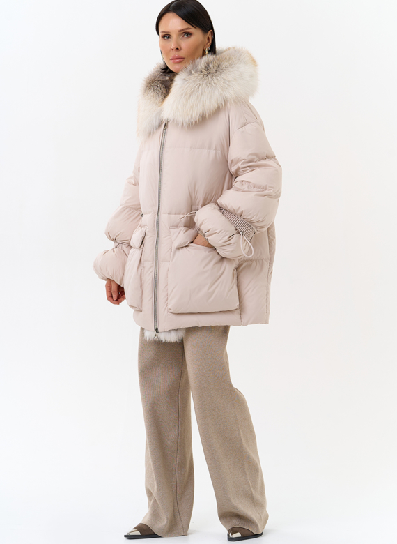 Женский пуховик с капюшоном из меха лисы