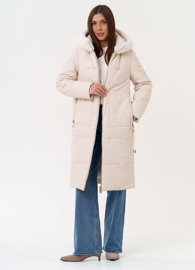 Женское пальто из эко кожи с капюшоном модель № 30730 меха малина