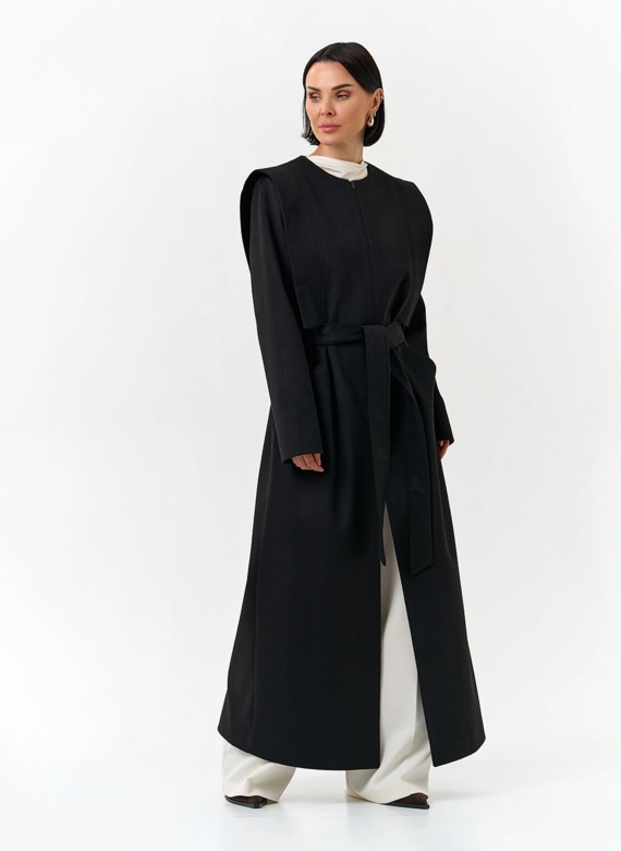 Женское длинное пальто с акцентными плечами 