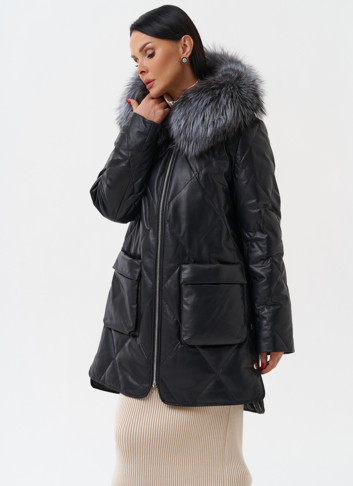 Женский кожаный пуховик с капюшоном