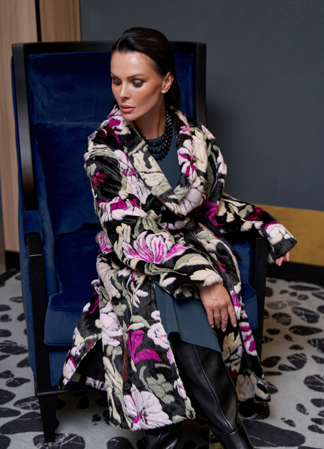 Пальто из эко меха с цветочным принтом модель № 28549 в кредит