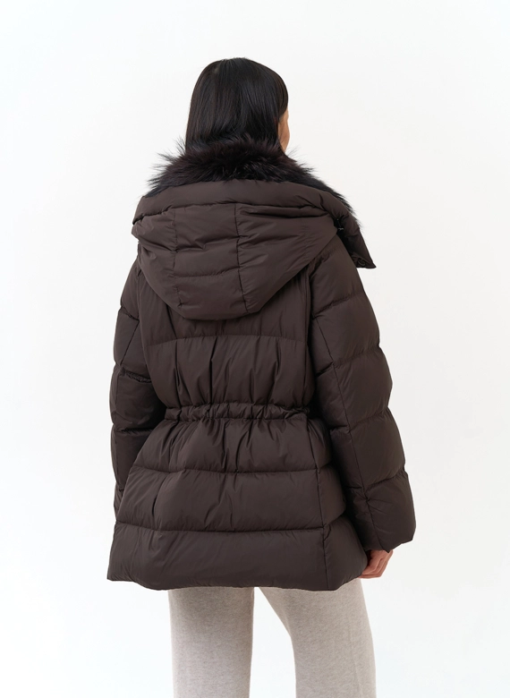 Женский пуховик с мехом чернобурки на воротнике фото